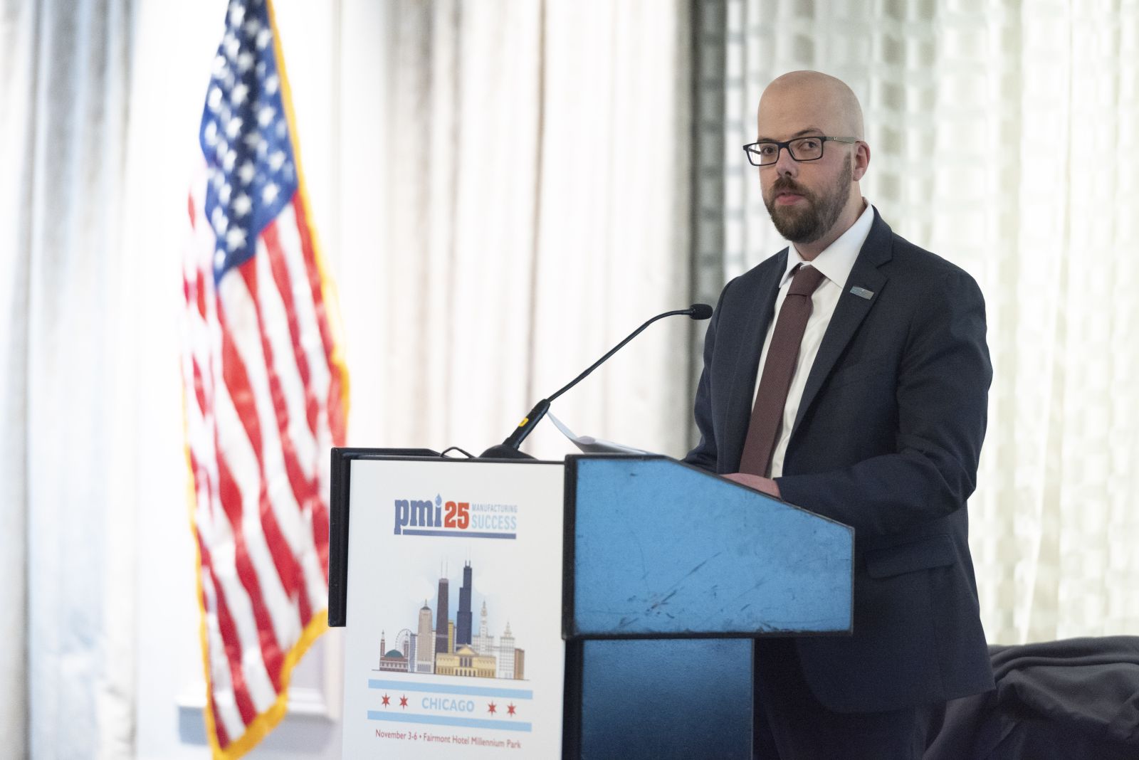 Bob Neff addressing the audience at PMI25