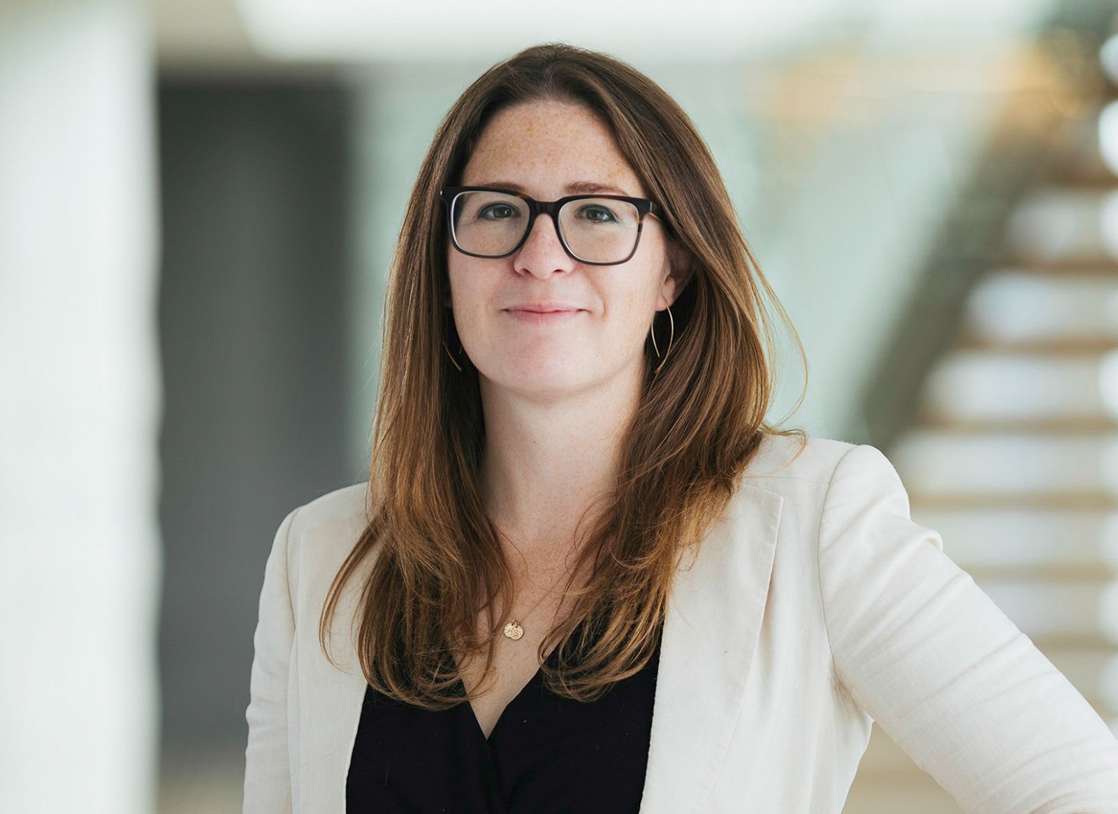 Elizabeth Lowe headshot